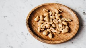 A small plate of peanuts.